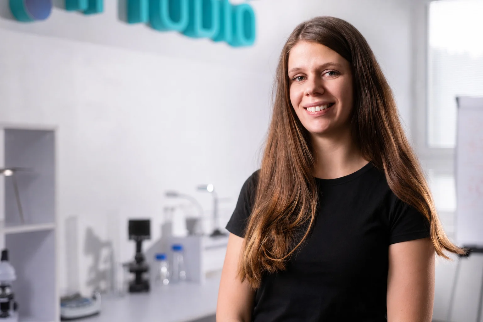 Nicole Ondrúšková — Customer Care & Web